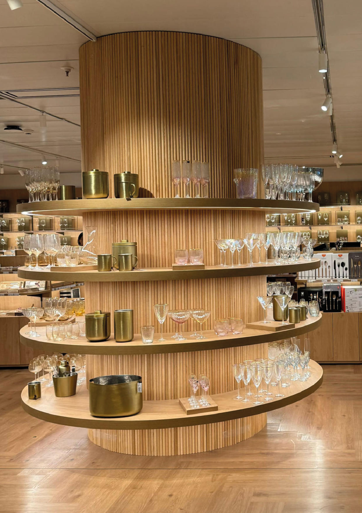 Aplicaciones Flexwood en columnas y paredes curvas